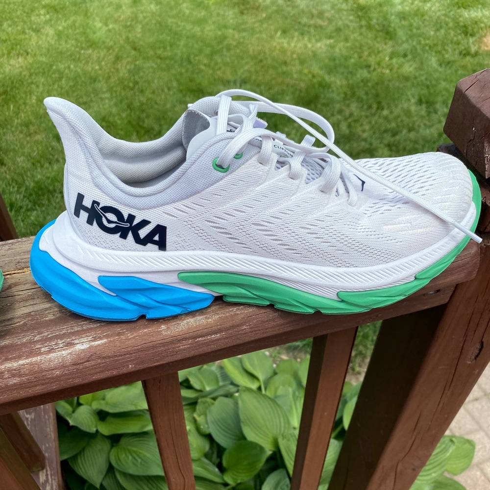 Womens HOKA Clifton’s edge Sz 8.5